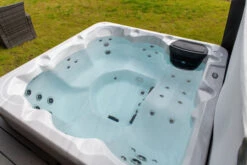 Holiday Let 5 - 5 Person Hot Tub With 1 Lounger -Outdoor Living Hot Tubs HolidayLet SterlinngSilver 45