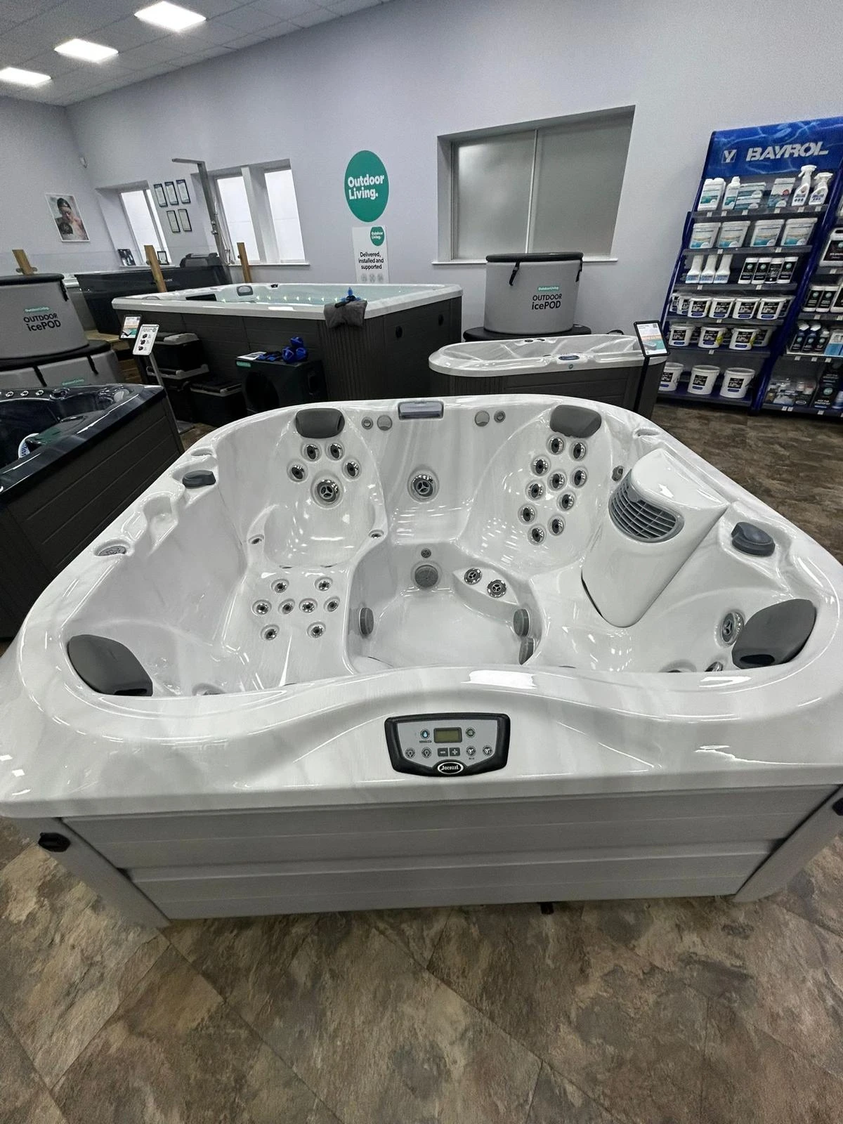 Jacuzzi® J335 Hot Tub 9 Jacuzzi® J335 Hot Tub - Image 9