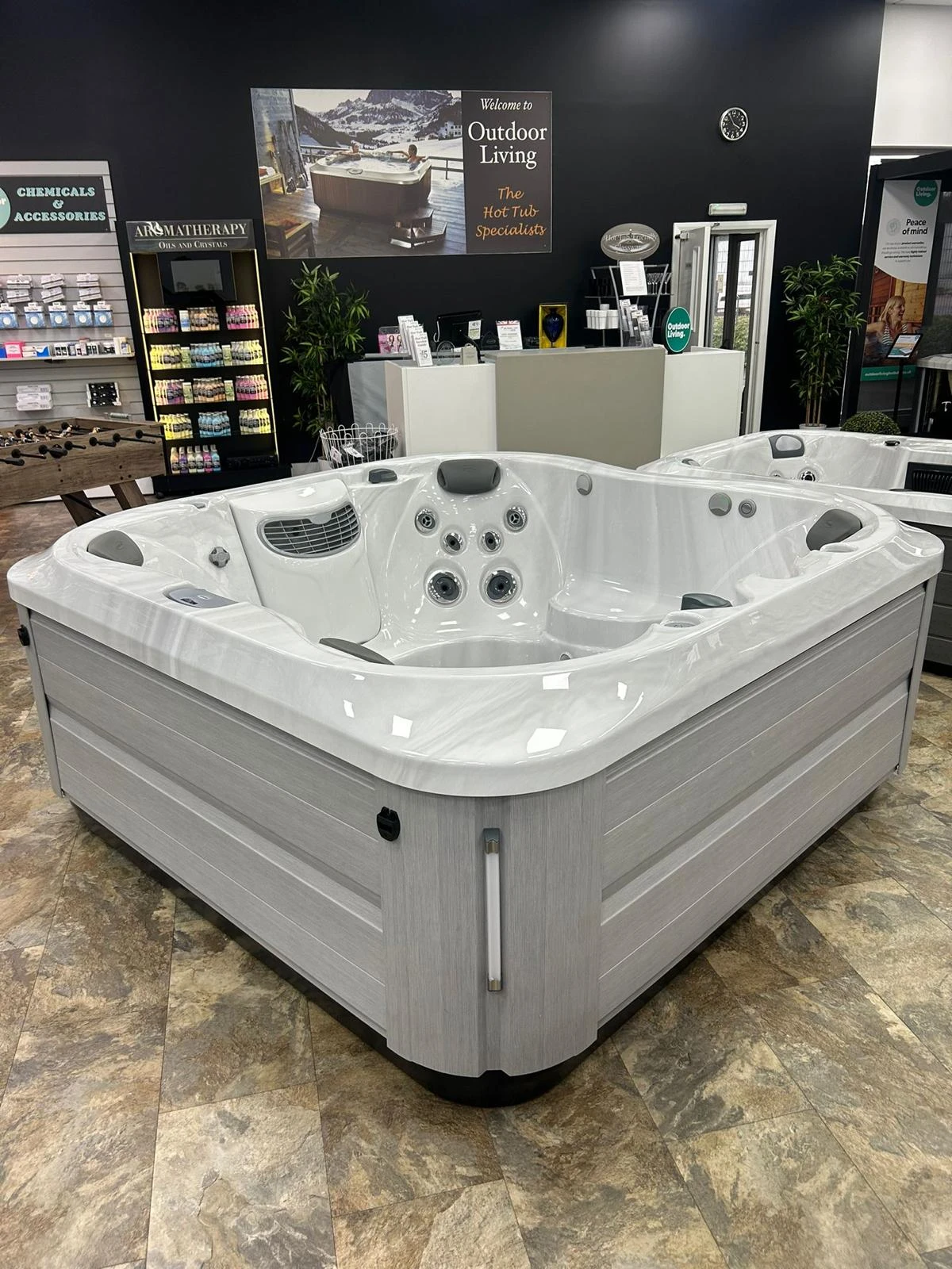 Jacuzzi® J335 Hot Tub 4 Jacuzzi® J335 Hot Tub - Image 4