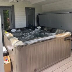 Jacuzzi® J235™ / J235IP™ - 6 Person Hot Tub With 1 Lounger -Outdoor Living Hot Tubs J235MIDNIGHTDRIDTWOOD CustomerRowland2Square