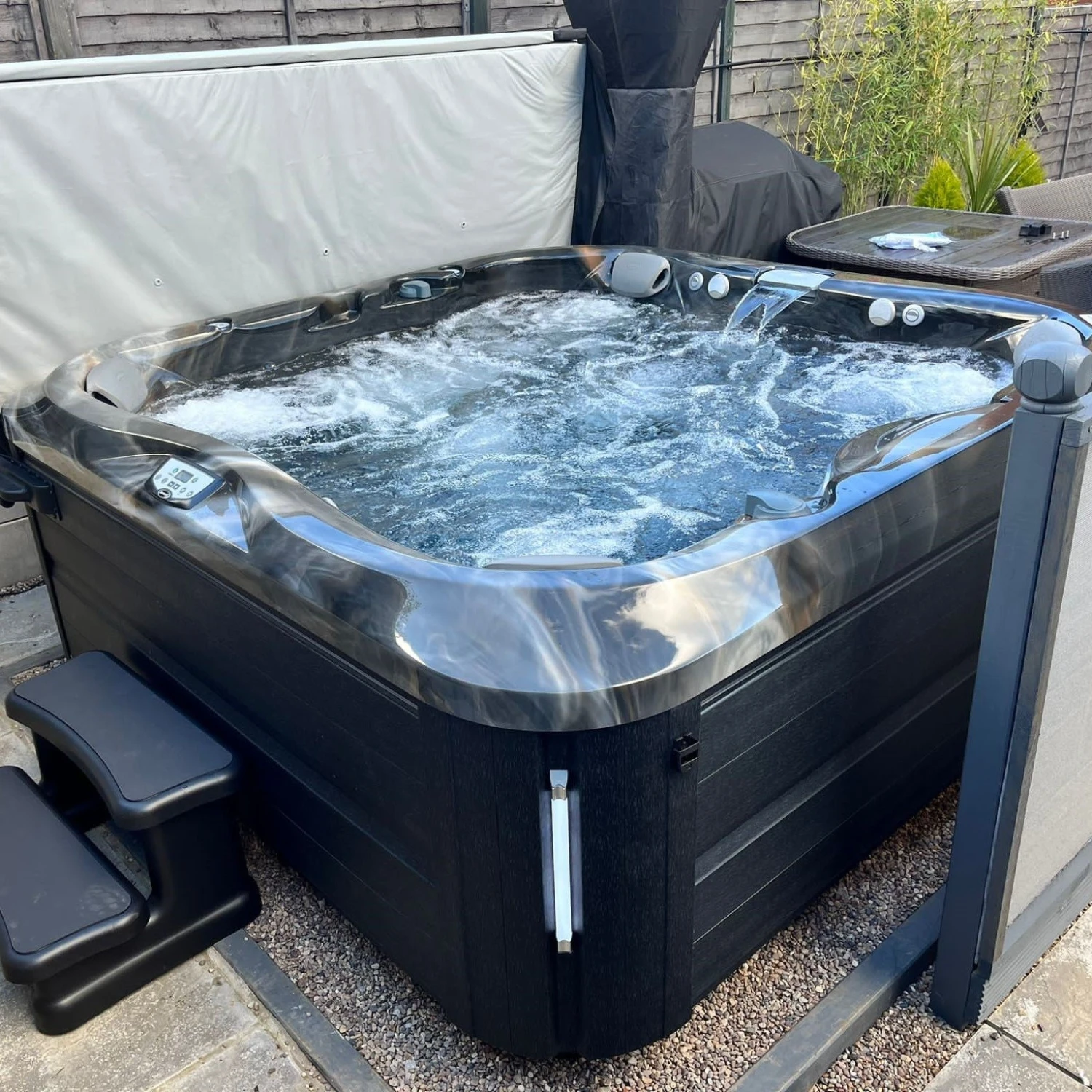 Jacuzzi® J375IP™ - 6 Person Hot Tub With 1 Lounger 15 Jacuzzi® J375IP™ - 6 Person Hot Tub With 1 Lounger - Image 15