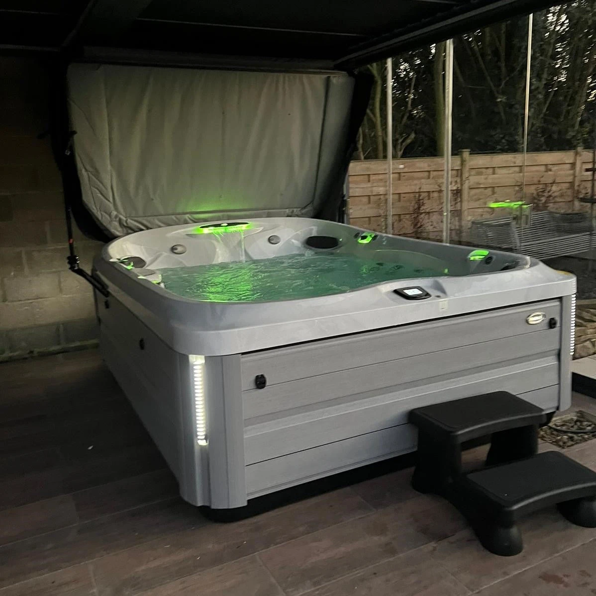 Jacuzzi® J495IP™ - 8-9 Person Hot Tub 14 Jacuzzi® J495IP™ - 8-9 Person Hot Tub - Image 14