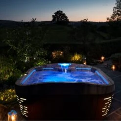 Jacuzzi® J575IP™ - 5-6 Person Hot Tub With 1 Lounger -Outdoor Living Hot Tubs J575 Lifestlye