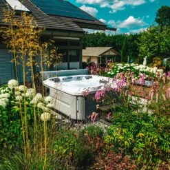 Jacuzzi® J335IP™ - 6 Person Hot Tub With 1 Lounger -Outdoor Living Hot Tubs Jacuzzi J335IP 5 6PersonHotTub square 5