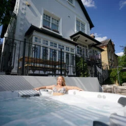 Jacuzzi® J335IP™ - 6 Person Hot Tub With 1 Lounger -Outdoor Living Hot Tubs Jacuzzi J335IP 5 6PersonHotTub2