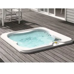 Jacuzzi® Lodge™ S - 3 Person Hot Tub With 1 Lounger -Outdoor Living Hot Tubs Lodge S sunk