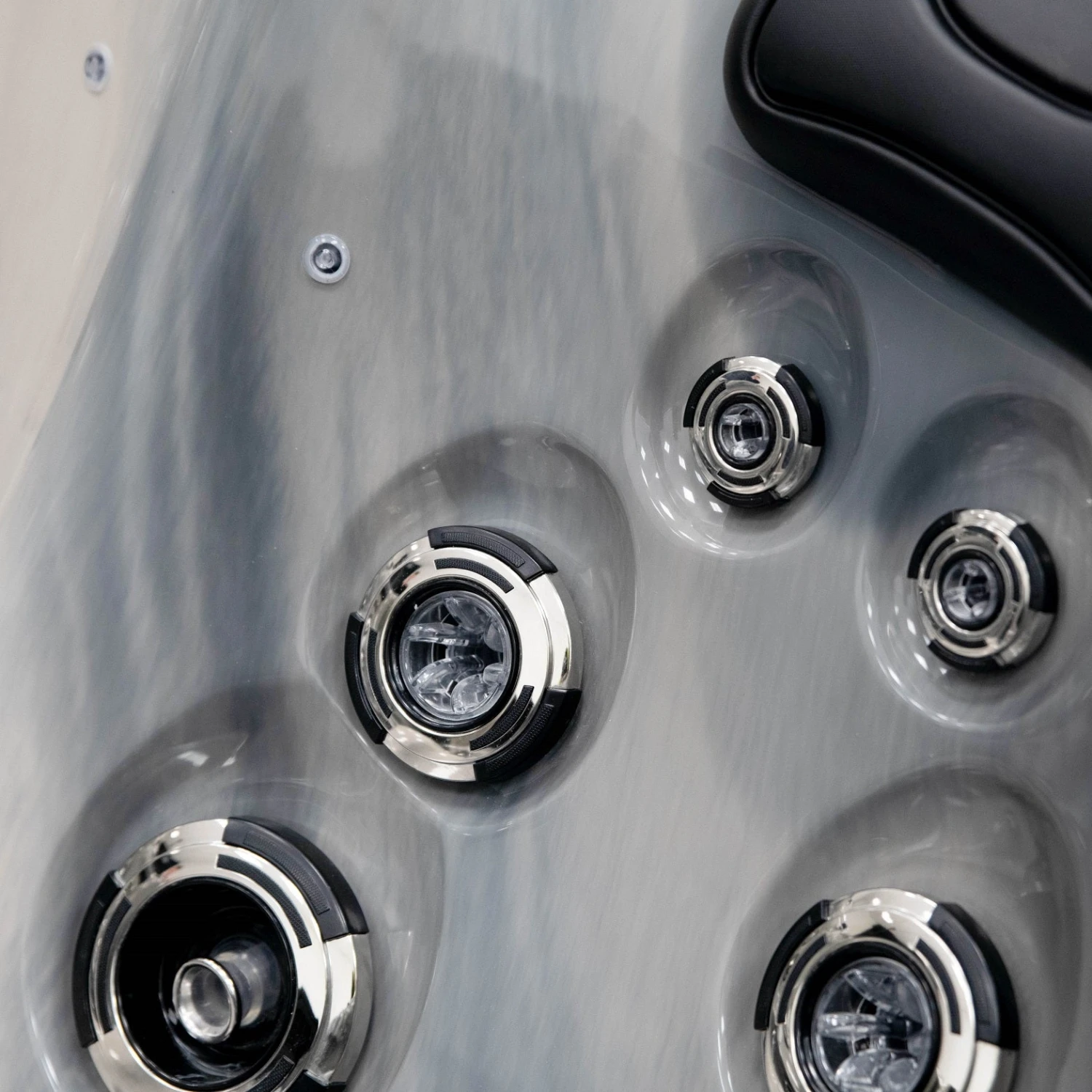 Outdoor Refresh - 6 Person Hot Tub With 1 Lounger 13 Outdoor Refresh - 6 Person Hot Tub With 1 Lounger - Image 13