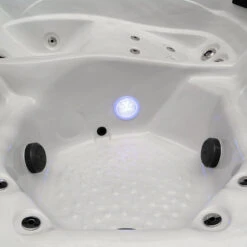 Sun & Soul™ 600™ - 6 Person Hot Tub With 1 Lounger -Outdoor Living Hot Tubs Sun Soul600HotTub4