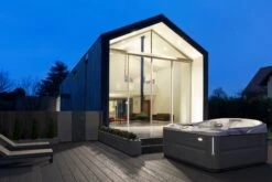 Jacuzzi® J435IP™ - 6 Person Hot Tub With 1 Lounger -Outdoor Living Hot Tubs UK J435 3000x2001 4eaef884 8193 495b ae2a 30973f8480c3