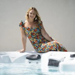 Jacuzzi® J335IP™ - 6 Person Hot Tub With 1 Lounger -Outdoor Living Hot Tubs ZG206037